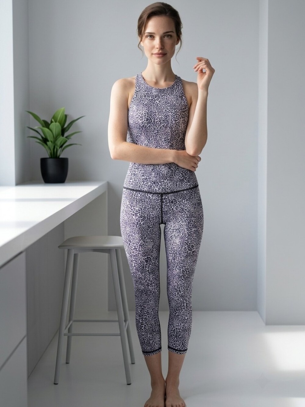 VS Sport Knockout Capri Leggings. Purple Black Leopard Print. Size M